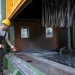 Выбор металла для уличных конструкций под воздействием высокой влажности